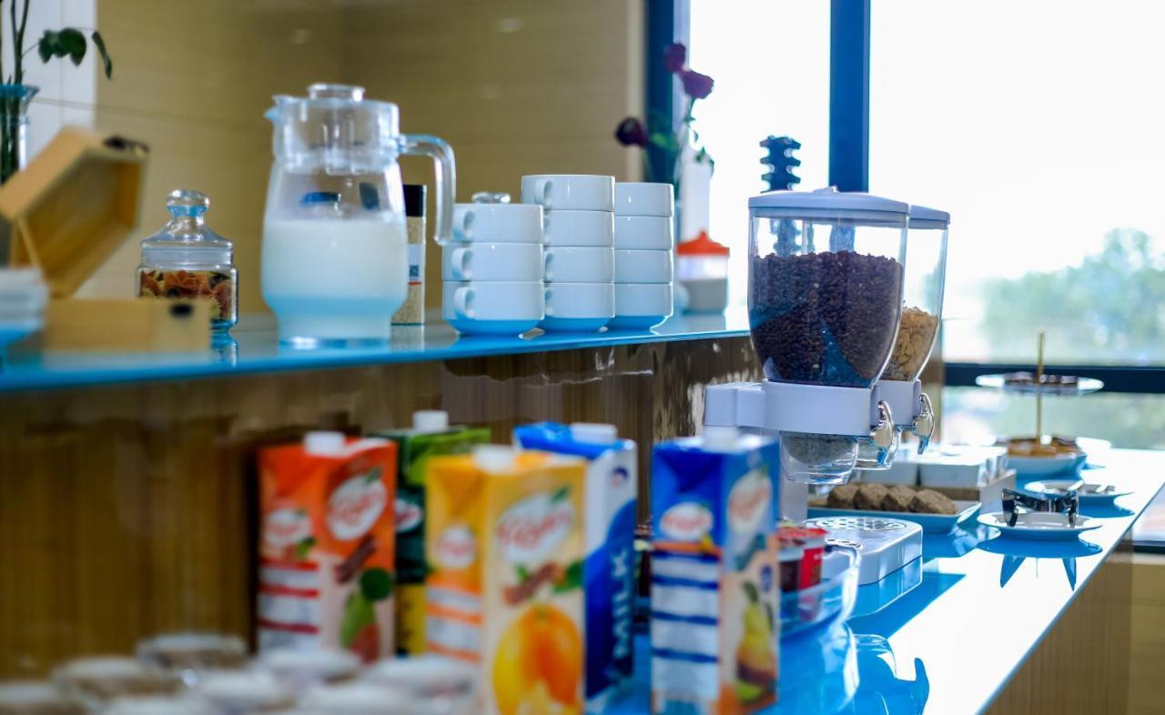 Lark Hotel Dár Al-Szalám Kültér fotó